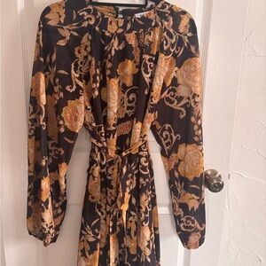 Chic Floral Mini Dress with Long Sleeves